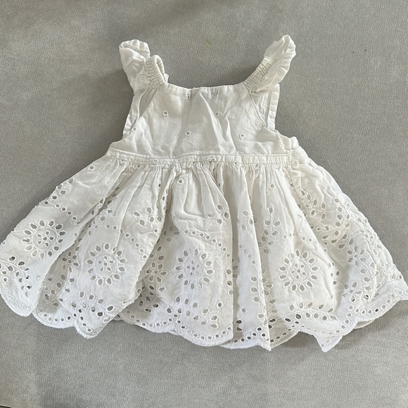 Baby Gap white eyelet dress - Picture 2 of 2